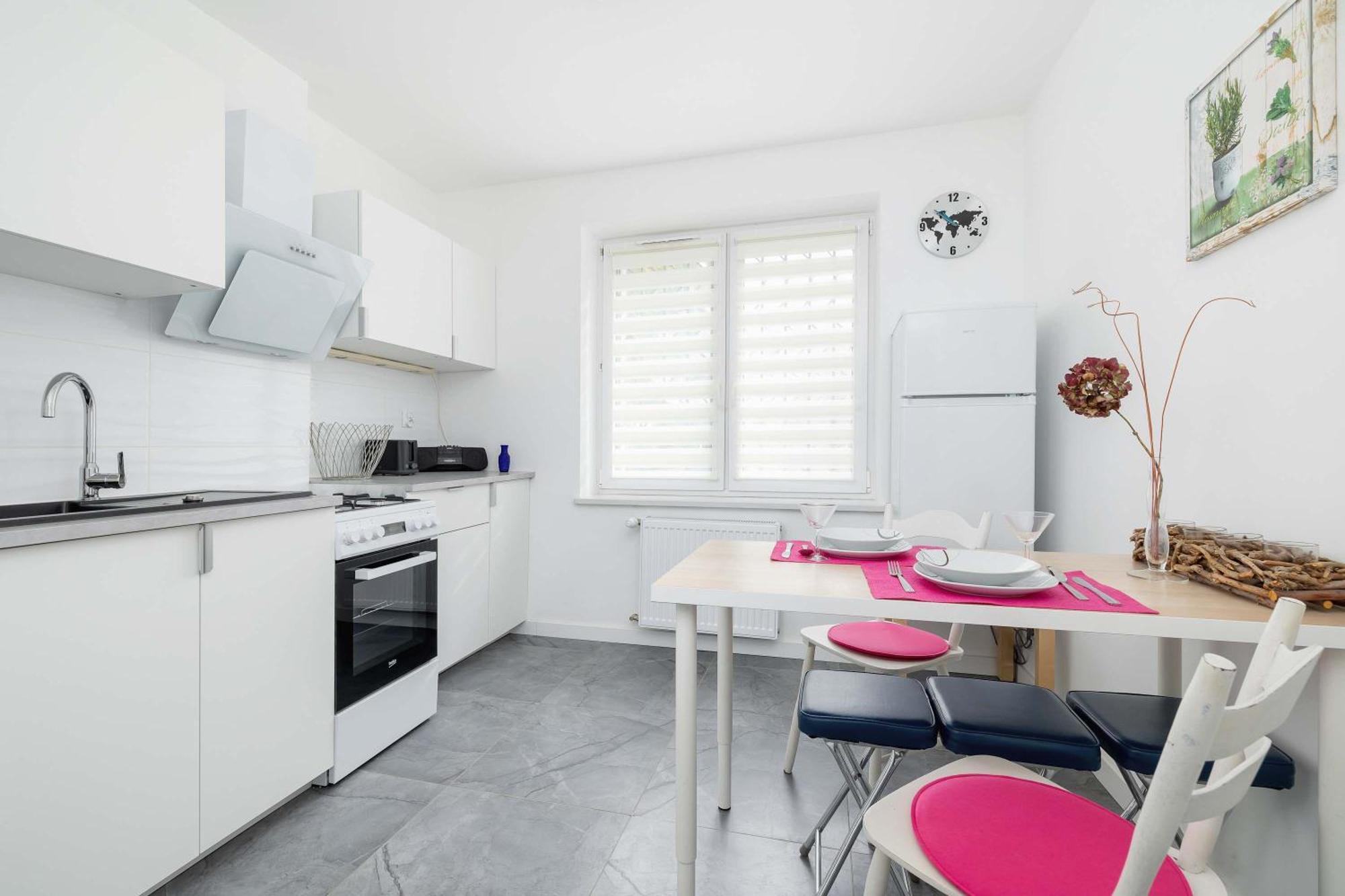 Colorful Studio Near The Spodek Arena In Katowice By Noclegi Renters Exterior photo